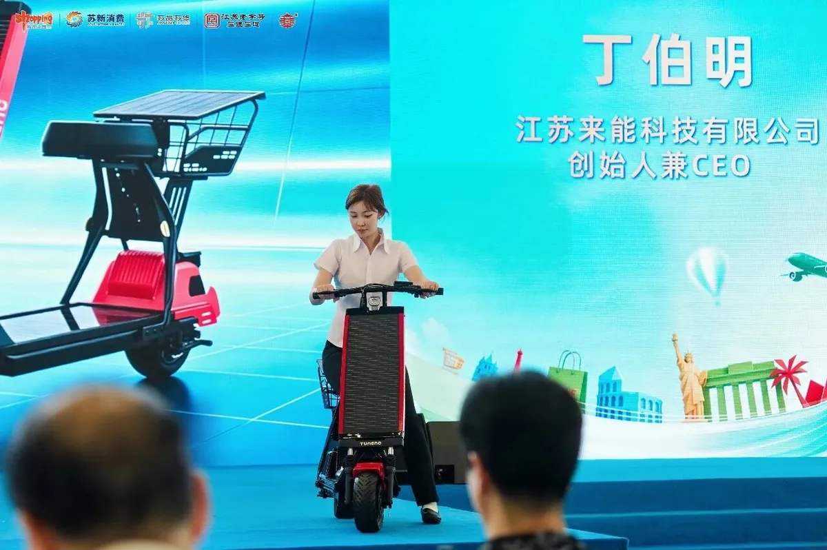 Laineng D02 solar electric tricycle stage demonstration at the 2026 Jiangsu expo
