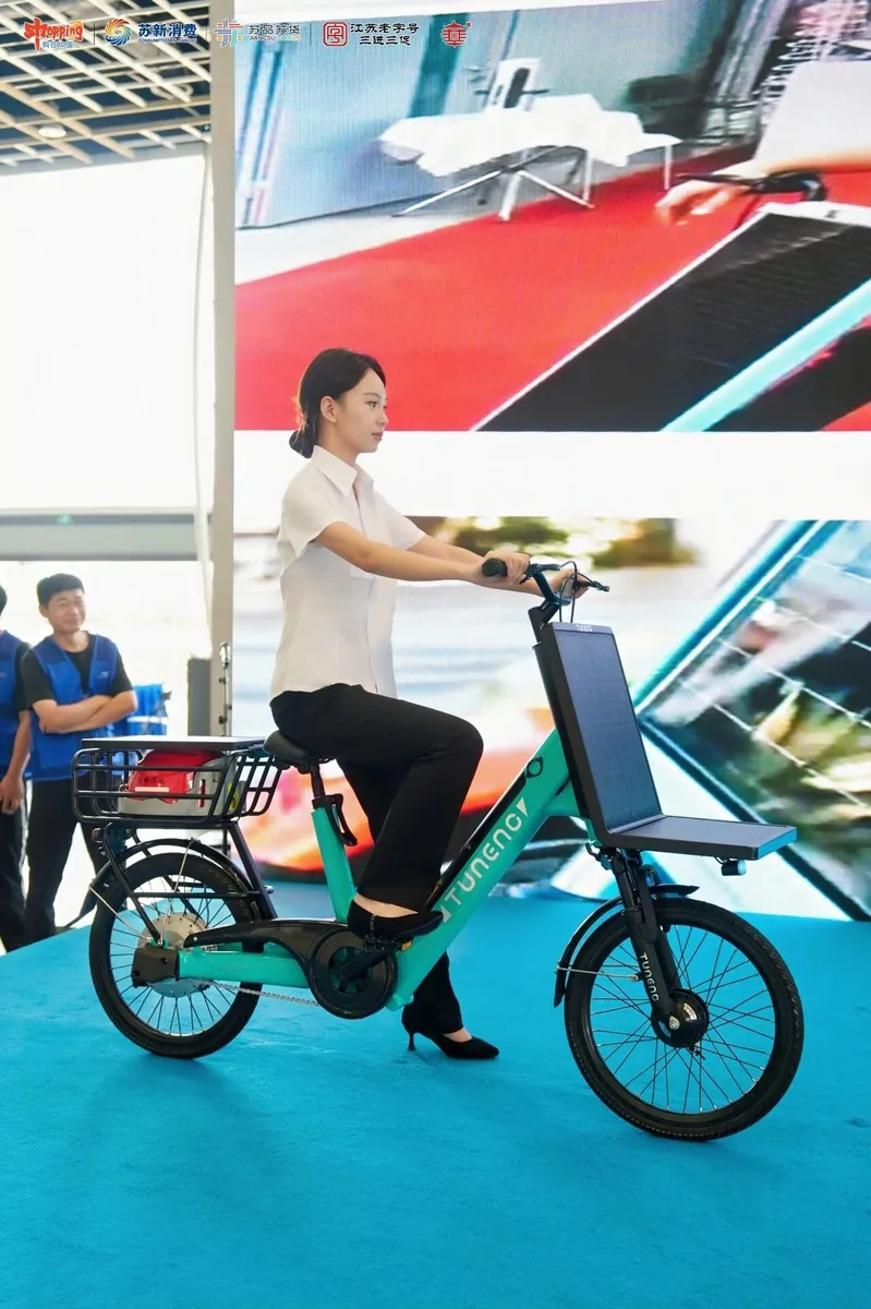Laineng E03 solar electric bike riding demonstration on stage at the Jiangsu expo
