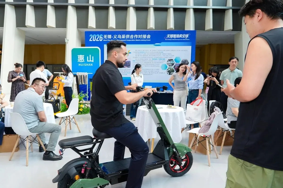 Overseas buyer test riding a Laineng solar electric scooter at the Wuxi-Yiwu matchmaking event